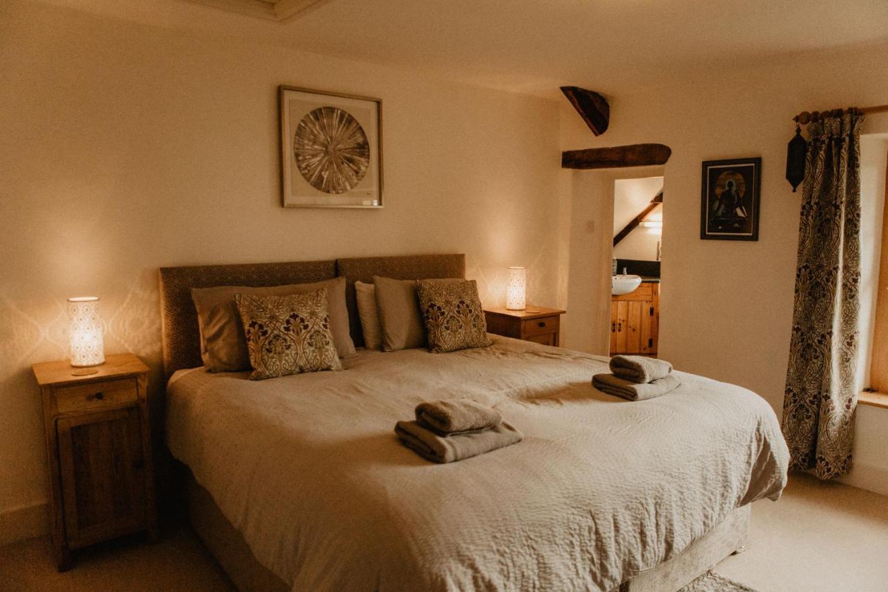 Holwell Holistic Retreat Bed & Breakfast บาร์นสเตเปิล ภายนอก รูปภาพ