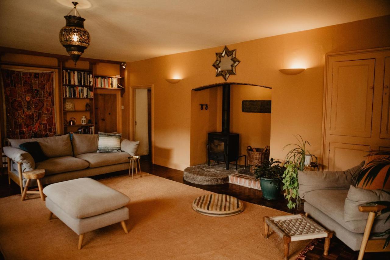 Holwell Holistic Retreat Bed & Breakfast บาร์นสเตเปิล ภายนอก รูปภาพ