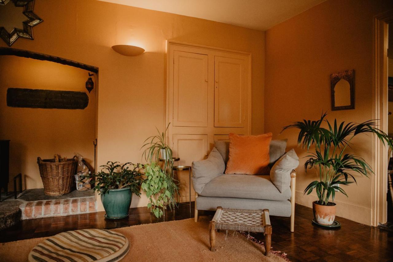 Holwell Holistic Retreat Bed & Breakfast บาร์นสเตเปิล ภายนอก รูปภาพ