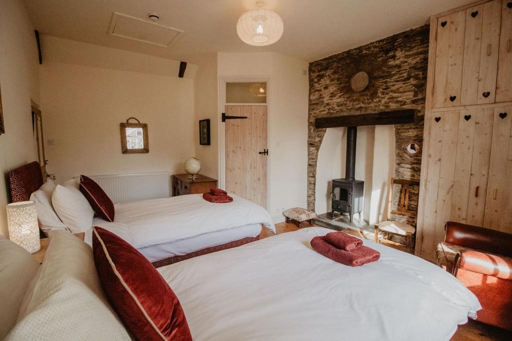 Holwell Holistic Retreat Bed & Breakfast บาร์นสเตเปิล ภายนอก รูปภาพ