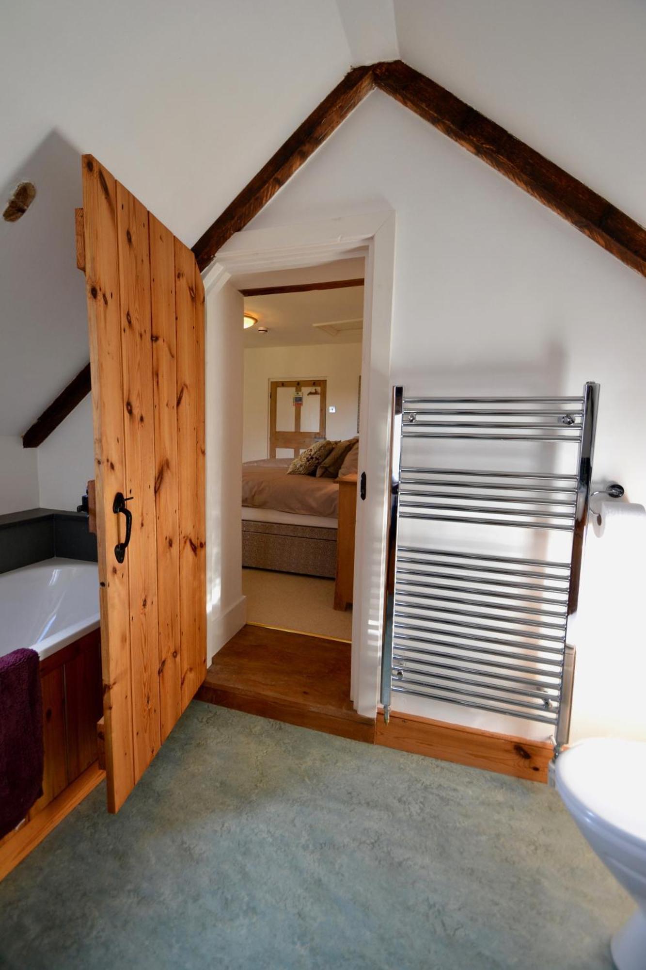 Holwell Holistic Retreat Bed & Breakfast บาร์นสเตเปิล ห้อง รูปภาพ