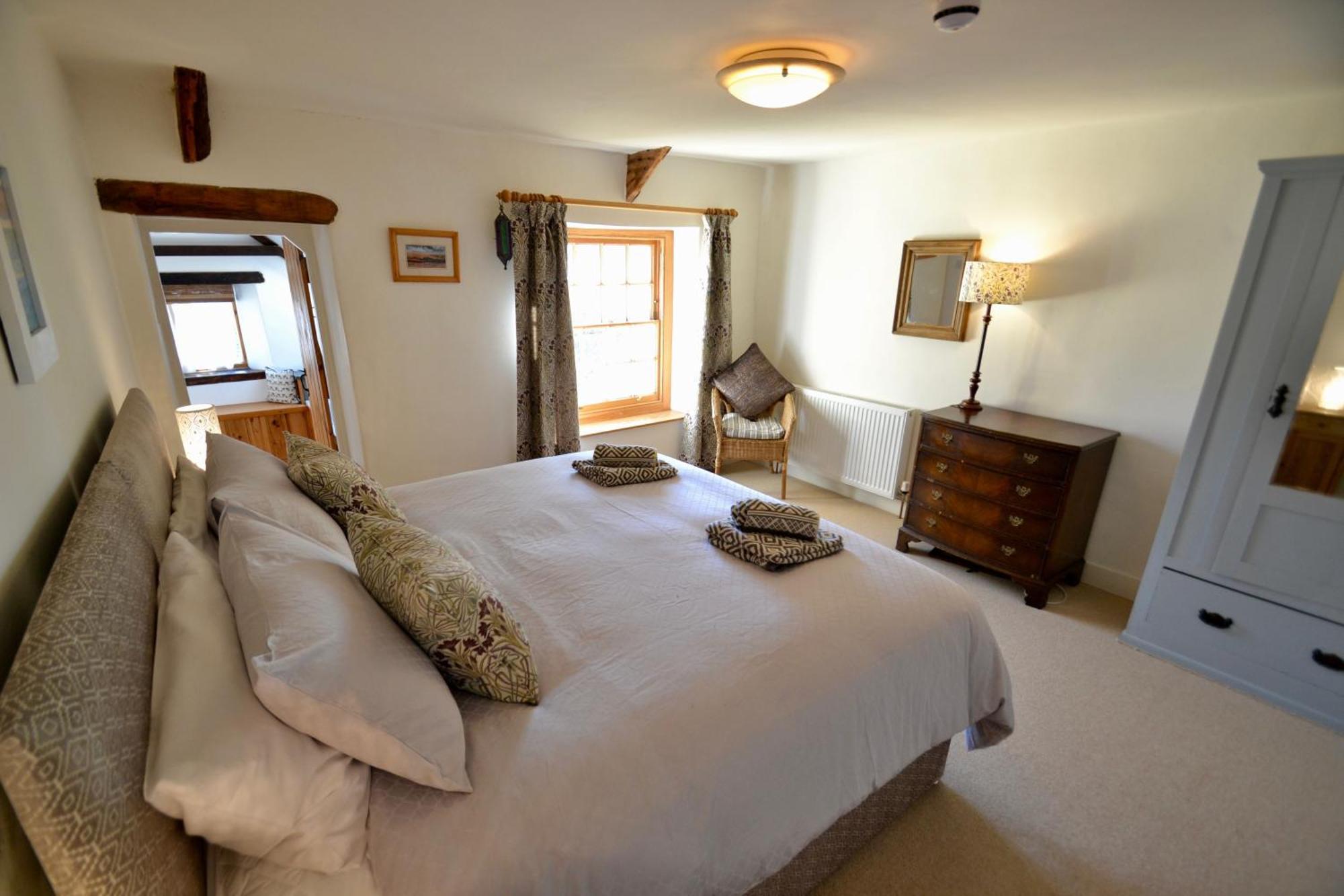 Holwell Holistic Retreat Bed & Breakfast บาร์นสเตเปิล ห้อง รูปภาพ