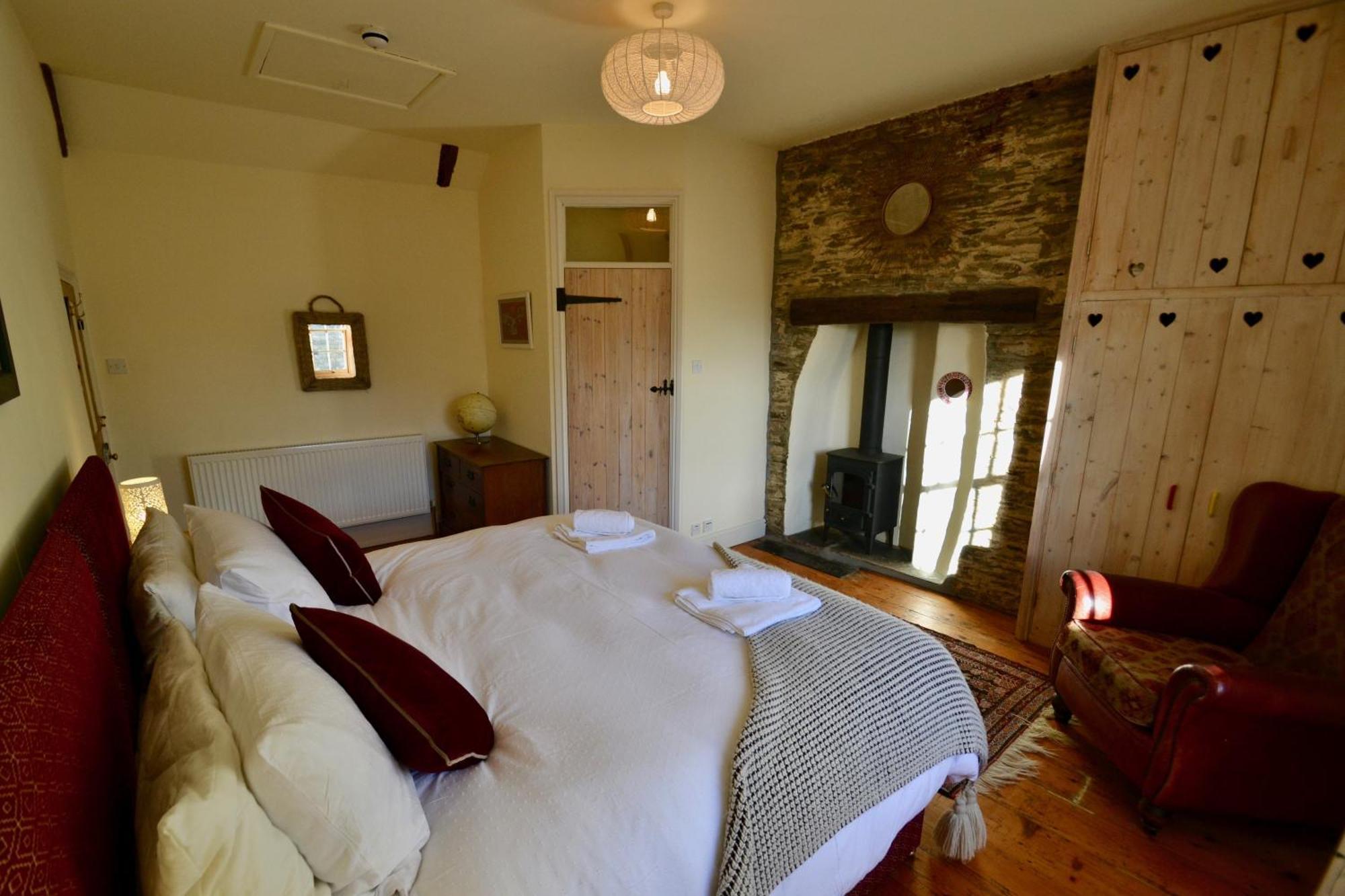 Holwell Holistic Retreat Bed & Breakfast บาร์นสเตเปิล ห้อง รูปภาพ