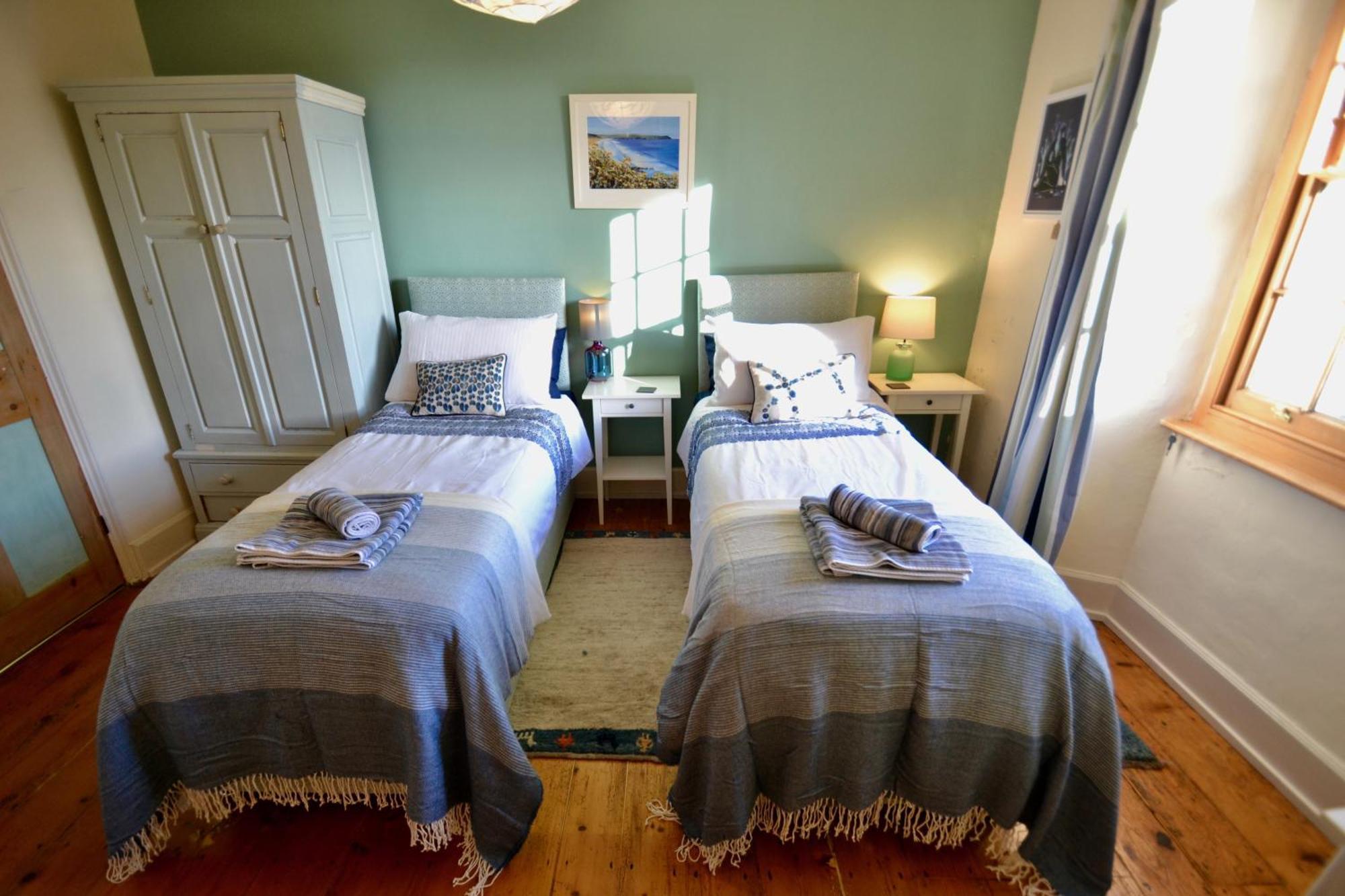 Holwell Holistic Retreat Bed & Breakfast บาร์นสเตเปิล ห้อง รูปภาพ
