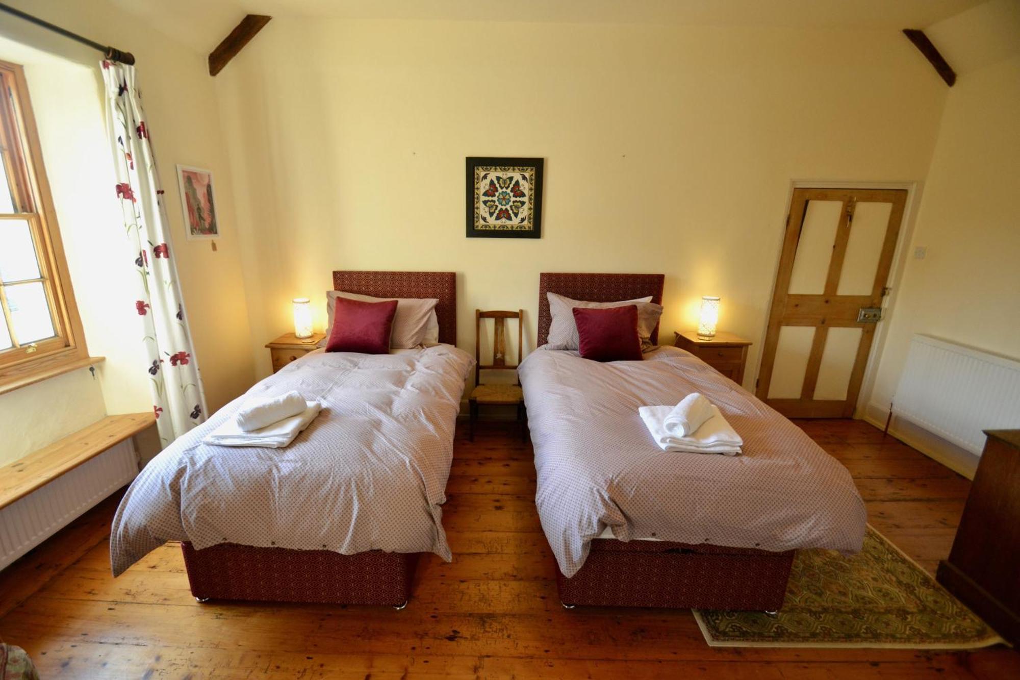 Holwell Holistic Retreat Bed & Breakfast บาร์นสเตเปิล ห้อง รูปภาพ