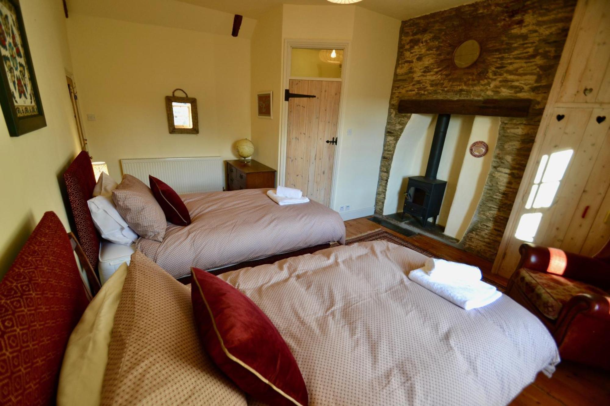 Holwell Holistic Retreat Bed & Breakfast บาร์นสเตเปิล ภายนอก รูปภาพ