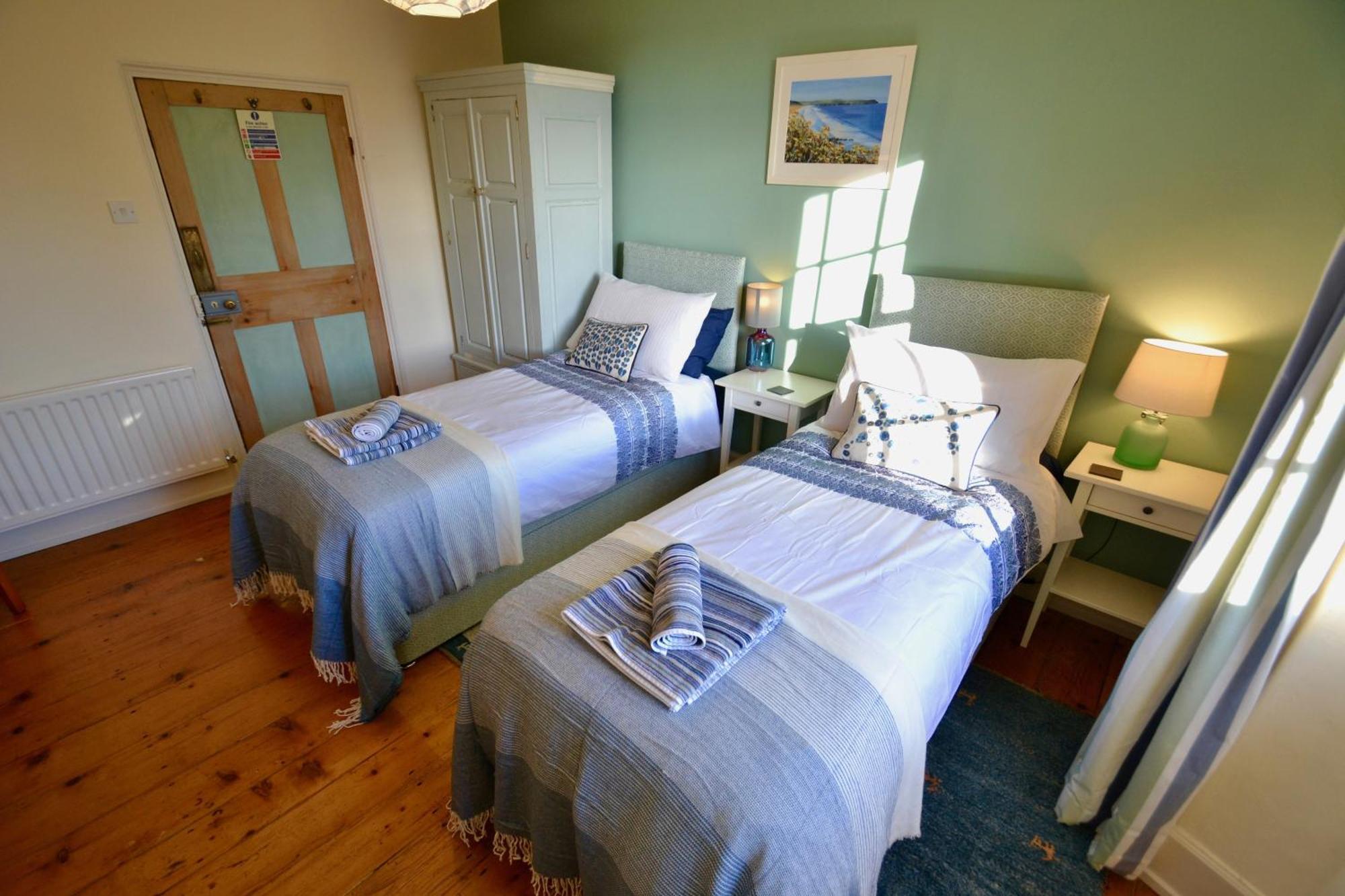 Holwell Holistic Retreat Bed & Breakfast บาร์นสเตเปิล ห้อง รูปภาพ