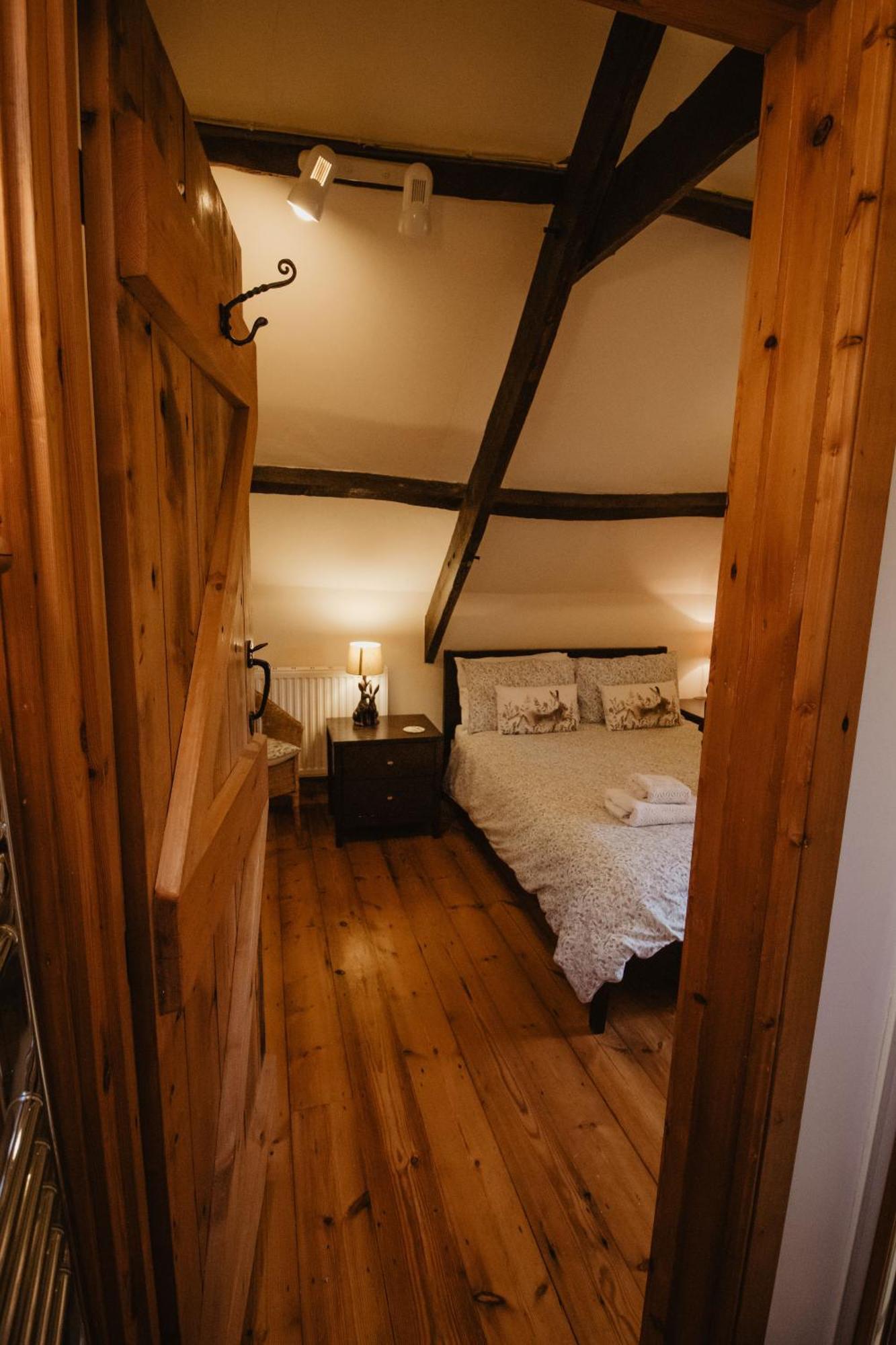 Holwell Holistic Retreat Bed & Breakfast บาร์นสเตเปิล ภายนอก รูปภาพ