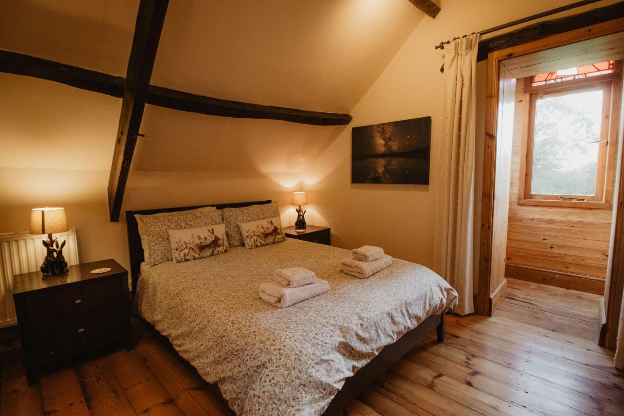 Holwell Holistic Retreat Bed & Breakfast บาร์นสเตเปิล ภายนอก รูปภาพ